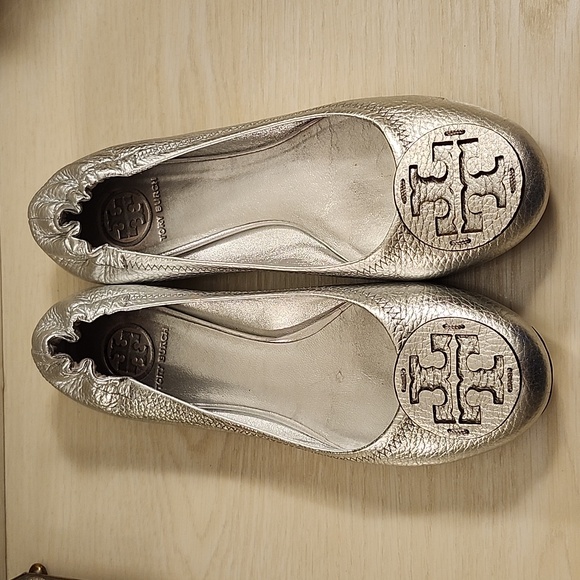 Silver Flats by Tory Burch Miller Symbol Reva - Picture 7 of 9